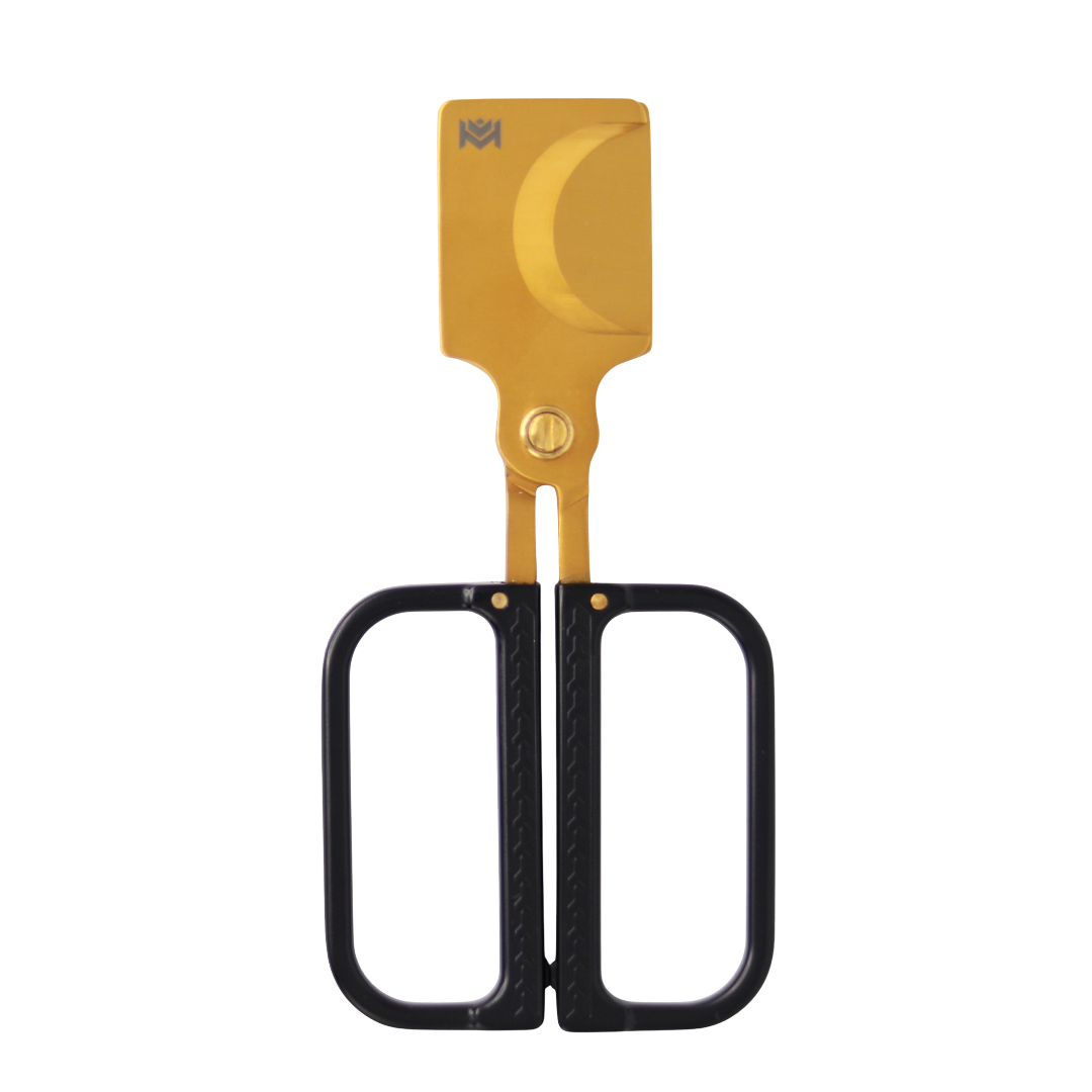 Hemingway gold and black cutter close-up