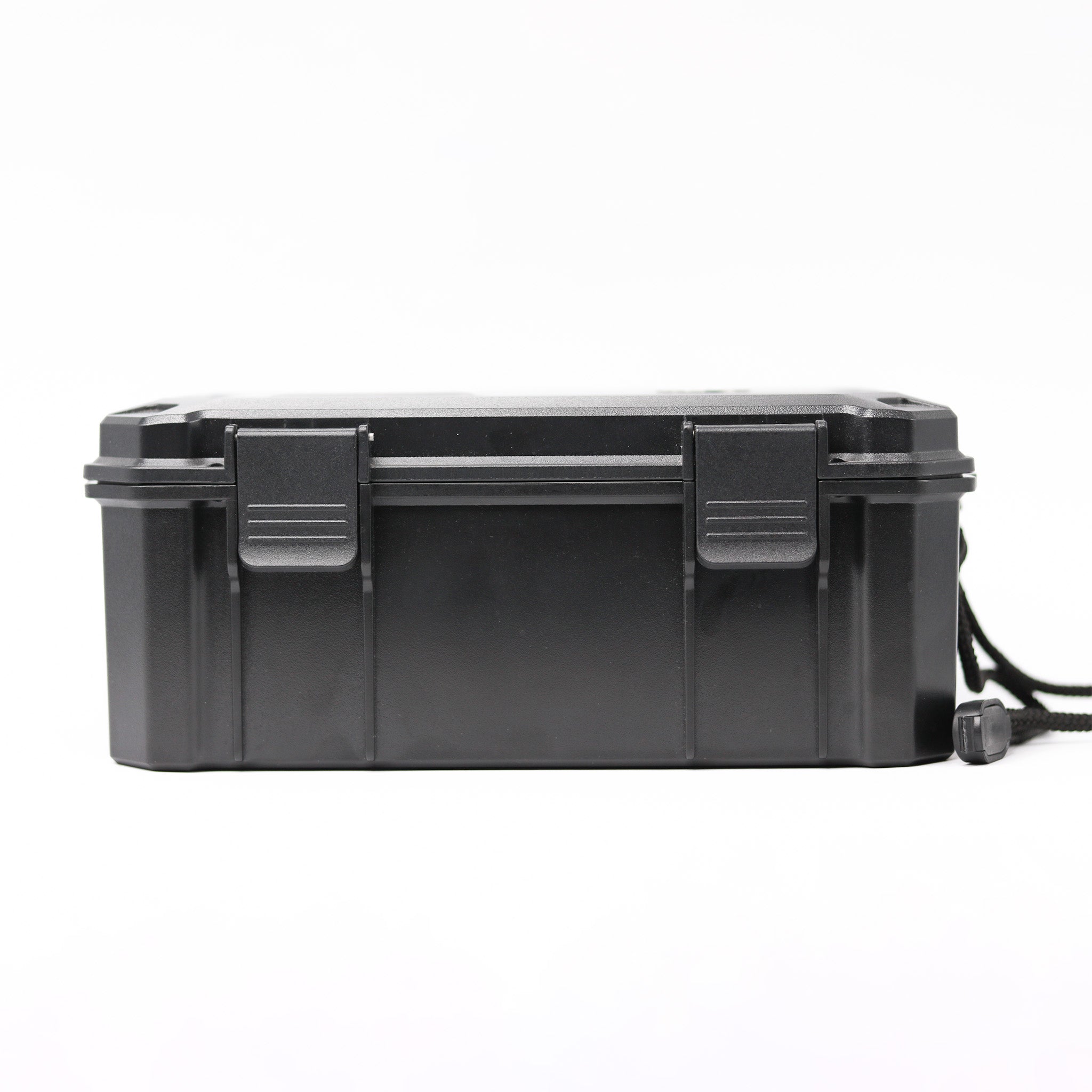 Travel cigar case with built-in hygrometer